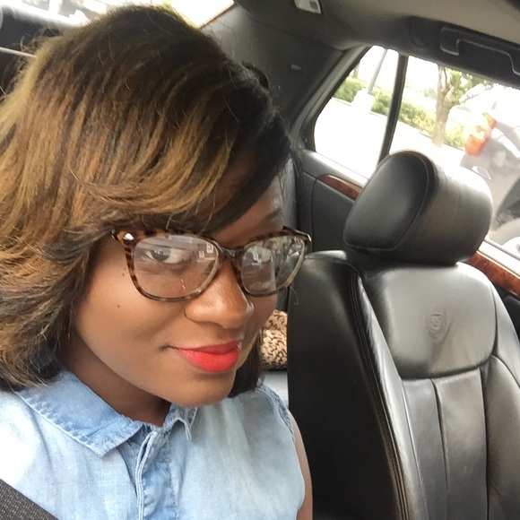 Meet your Posher, Britney - Picture 1 of 1