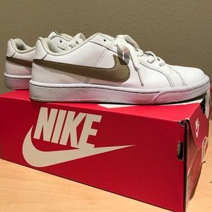 Nike Court Royale