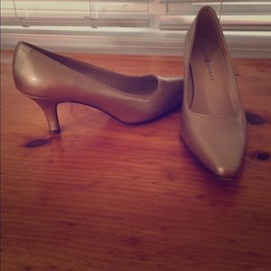 Karen Scott, gold heels!