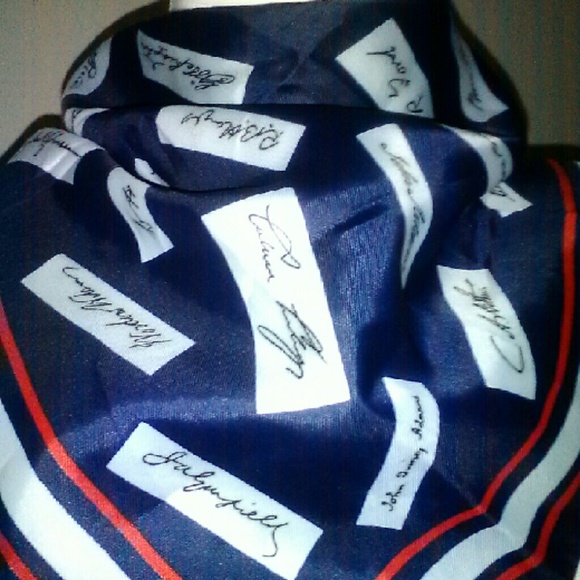 Ladies scarf - Picture 3 of 3