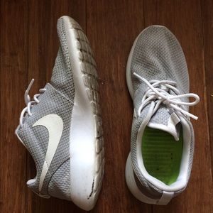 grey Nike Roshe