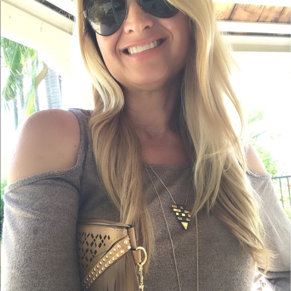 🍂Beautiful Mocha Open Shoulder Top☕️ 1 Left - Picture 5 of 7