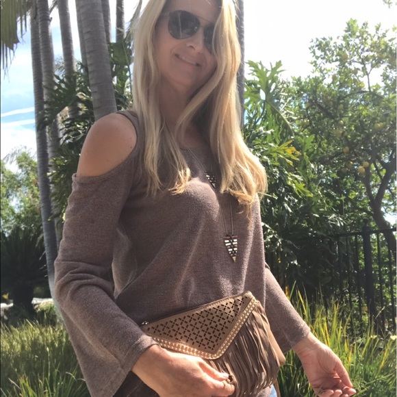 🍂Beautiful Mocha Open Shoulder Top☕️ 1 Left - Picture 4 of 7