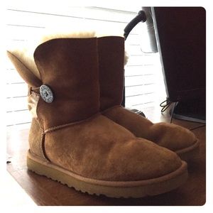 Short UGG boots
