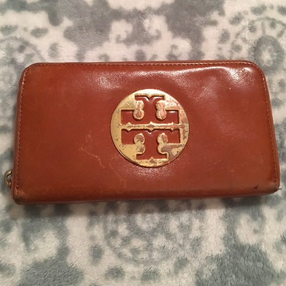 Tory Burch Wallet must go!!!