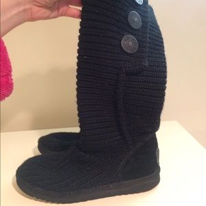 Black sweater Uggs sz 6