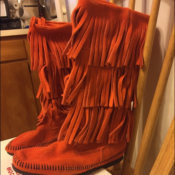 MINNETONKA 3-LAYER FRINGE BOOT ORANGE (BRAND NEW)