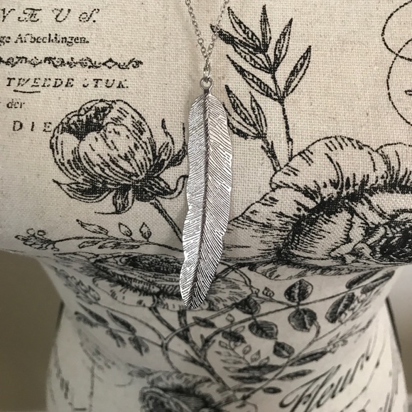 🖤Last One🖤Silver Toned Feather Necklace - Picture 3 of 5