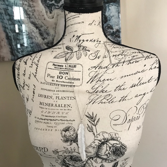 🖤Last One🖤Silver Toned Feather Necklace - Picture 5 of 5