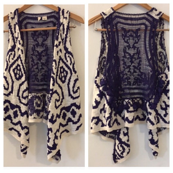 Anthropologie Sweaters - RARE Anthropologie Moth tassel sweater vest