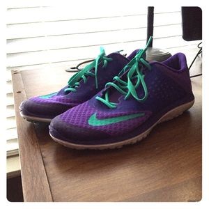 NIKE training/running shoes