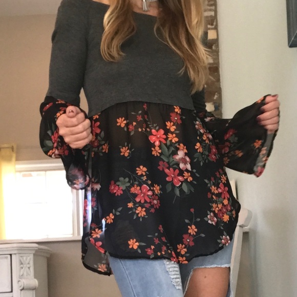 Bellino Clothing Tops - ❄️More Shoulder Floral Envy Top ❄️ 2 Left