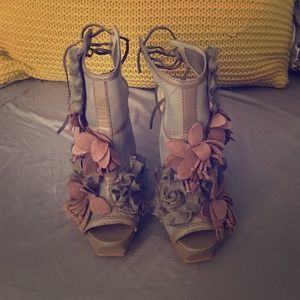 Colin Stuart open toe pumps