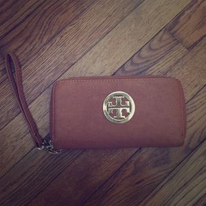 Feaux Tory Burch wristlet