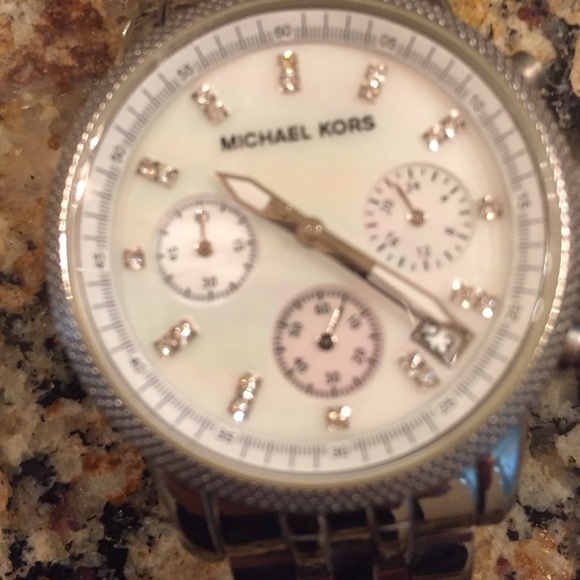 Michael Kors stainless women's watch - Picture 3 of 3