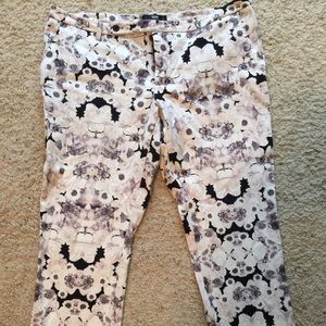 Adorable patterned ankle pants!