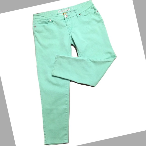 Celebrity Blues Mint Cropped Jeans- 9 - Picture 1 of 3