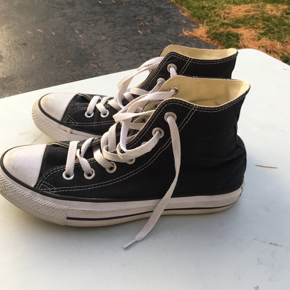 Black All Star Converse.