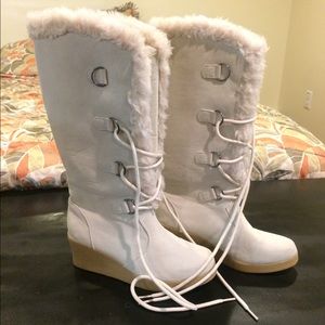 White/cream old navy winter boots sz 6
