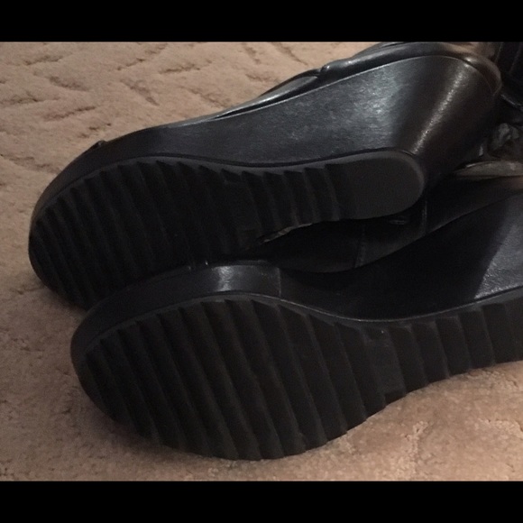 NWOT Guess black winter wedge boots - Picture 4 of 4