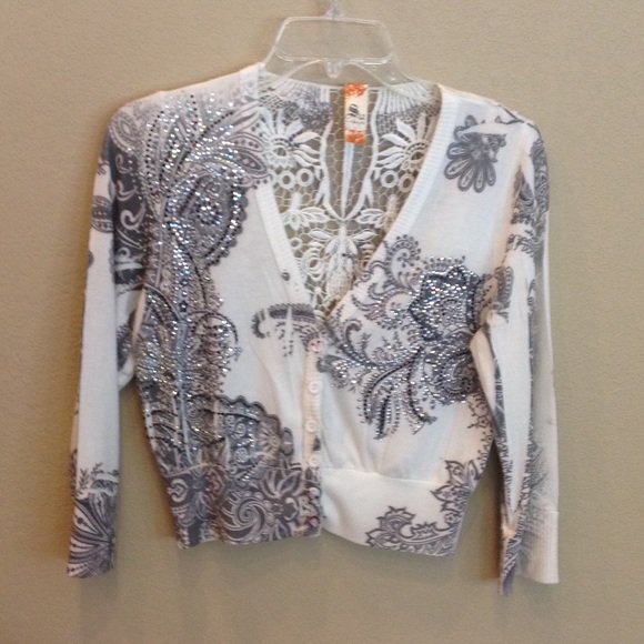 3/4 length sleeve black & ivory sweater