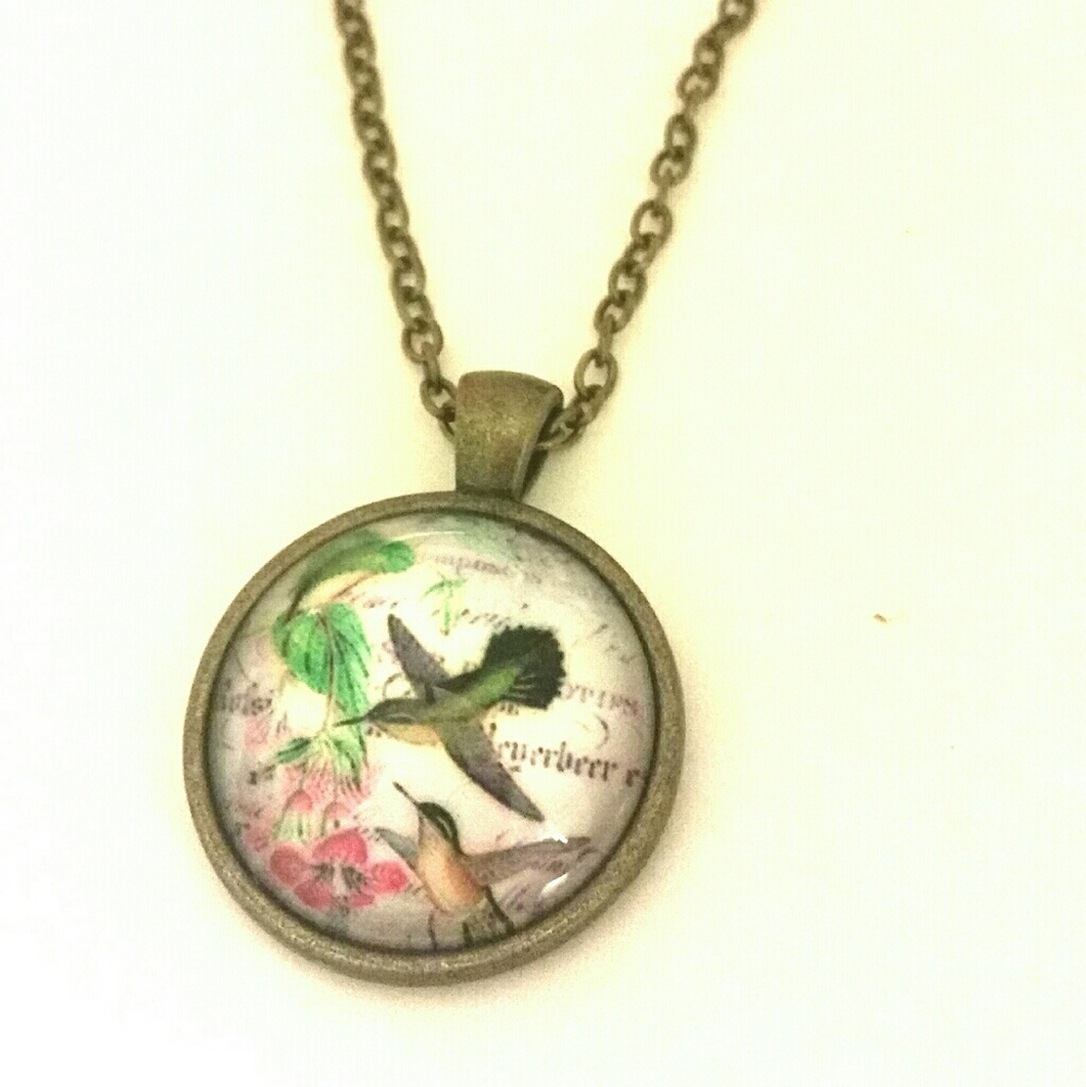 Hummingbird Cabochon Necklace.   💟20%off 2💟