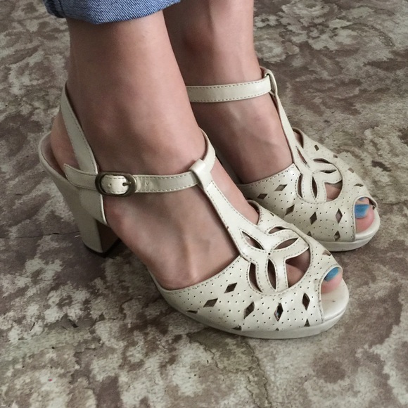 1950's kitten heel shoes