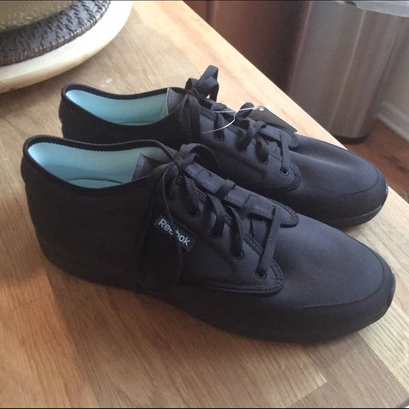 Women's Reebok Skyscape walking shoe black 9.5 NWT