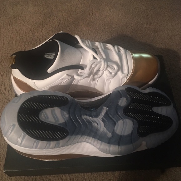 Jordan's 11 - Picture 2 of 4