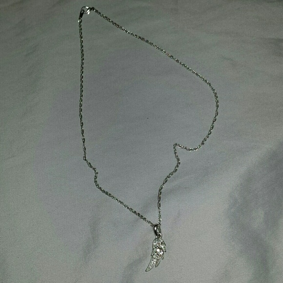 never worn ! angel wing necklace - Picture 1 of 2
