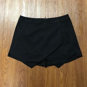 Adorable black envelope skirt