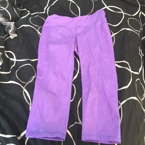 Capri Leggings. Purple/lavender. Medium size.