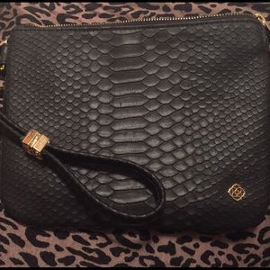 NWT Kendra Scott Medium Wristlet in Black