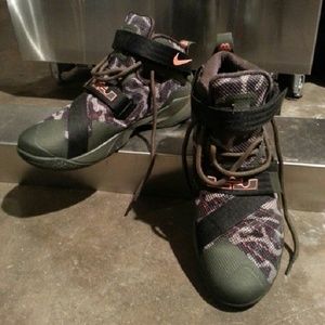 Nike Zoom LeBron Soldier 9 Premium