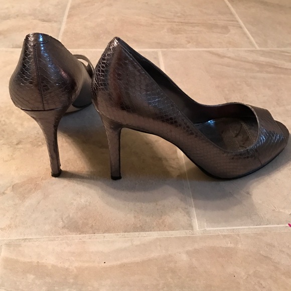 Pretty peep toe pumps - Picture 3 of 3
