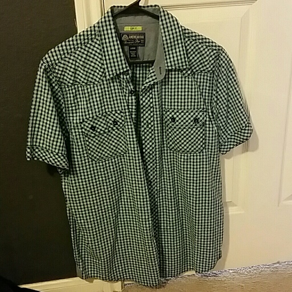 Casual button down slim fit shirt.