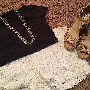 White lace print shorts