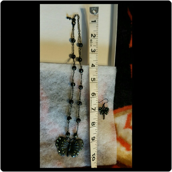 NIB Beautifully Made Necklace & Earrings - Picture 4 of 4