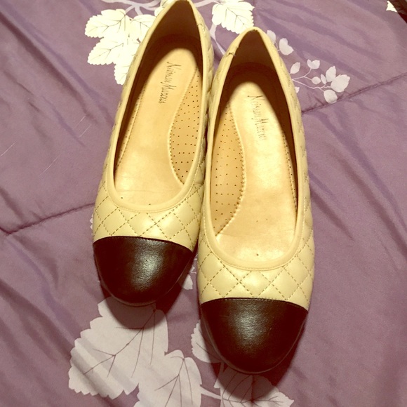 Neiman Marcus tan and black quilted ballet flats