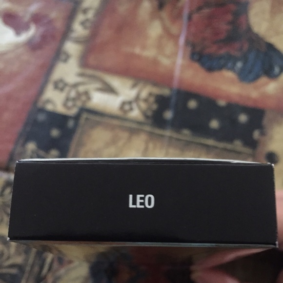 LEO LIP KIT❤️😘 - Picture 2 of 3