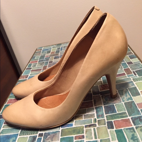 Schultz pink blush nude round toe heels