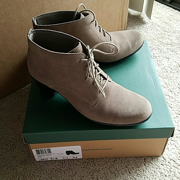 Clarks Ingalls Bootie (Taupe)