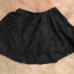 PacSun Dresses & Skirts - Daisy print black lace circle skirt