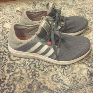 Adidas bounce sneakers