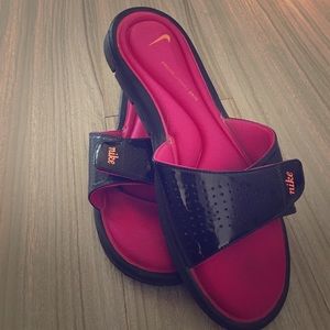 Women's Nike flip flops