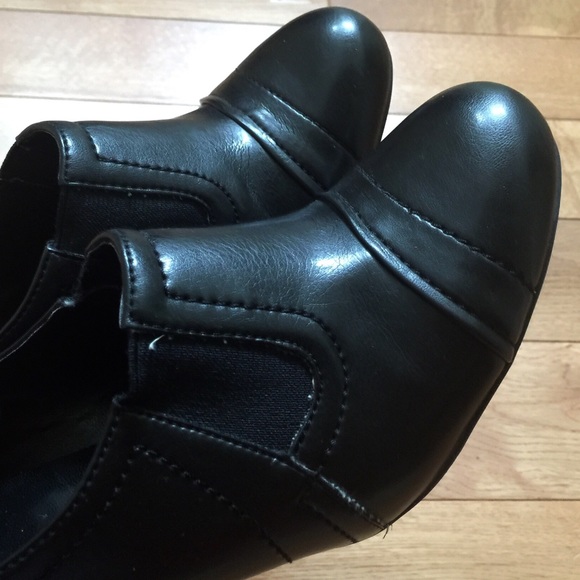 Franco Sarto Classic Ankle Booties - Picture 4 of 4