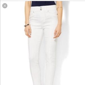 Jennifer Hudson soho white jeans