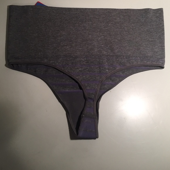 NEW Spanx XL Thong Panty - Picture 2 of 4