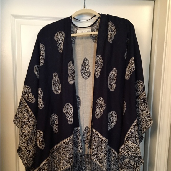 🎉 Clean out closet sale NWOT Abercrombie Kimono