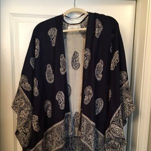 🎉 Clean out closet sale NWOT Abercrombie Kimono
